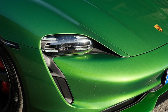 Porsche Taycan 4S 15 of 30