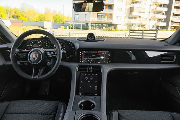 Porsche Taycan 4S 21 of 30