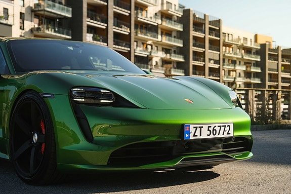 Porsche Taycan 4S 14 of 30