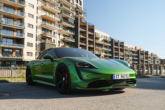 Porsche Taycan 4S 13 of 30