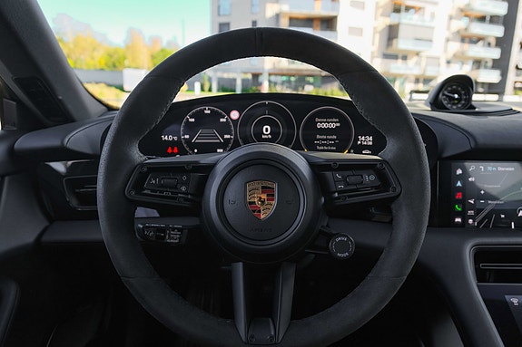 Porsche Taycan 4S 24 of 30