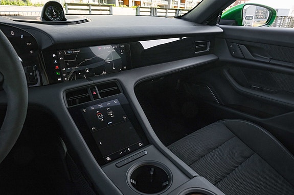 Porsche Taycan 4S 27 of 30