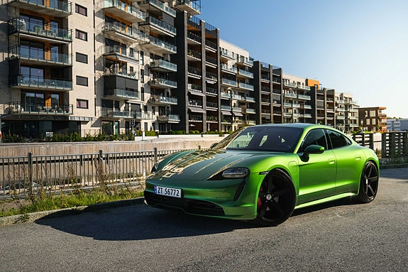 Porsche Taycan 4S 3 of 30