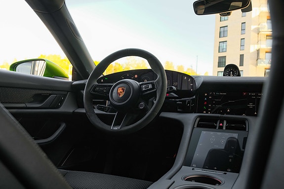Porsche Taycan 4S 22 of 30
