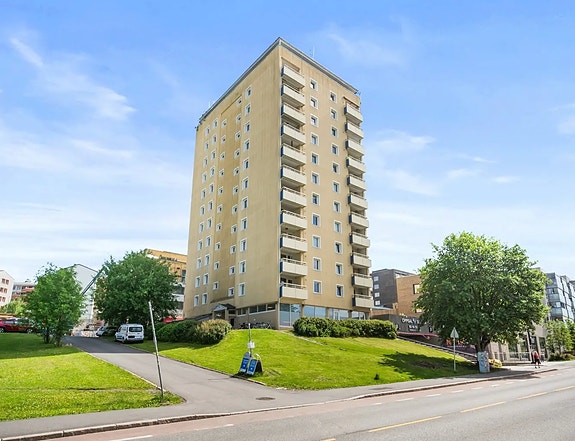 Våre lokaler ligger i første etasje i dette bygget