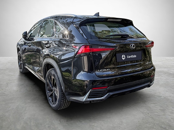 Lexus NX300h 3 of 5