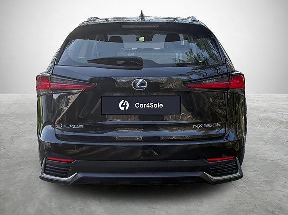 Lexus NX300h 4 of 5