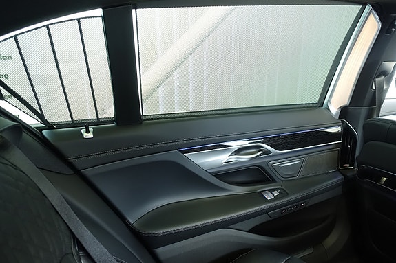BMW 745Le 9 of 16