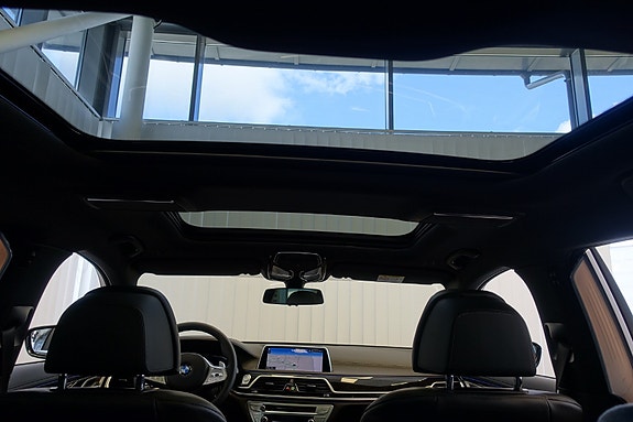 BMW 745Le 7 of 16