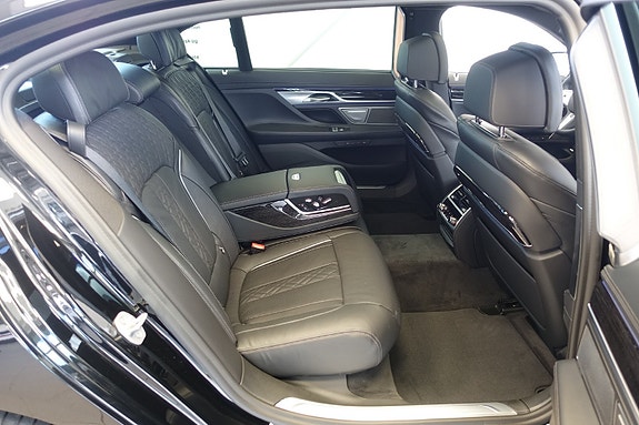 BMW 745Le 11 of 16