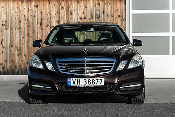 Mercedes-Benz E350 3 of 5