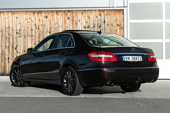 Mercedes-Benz E350 4 of 5
