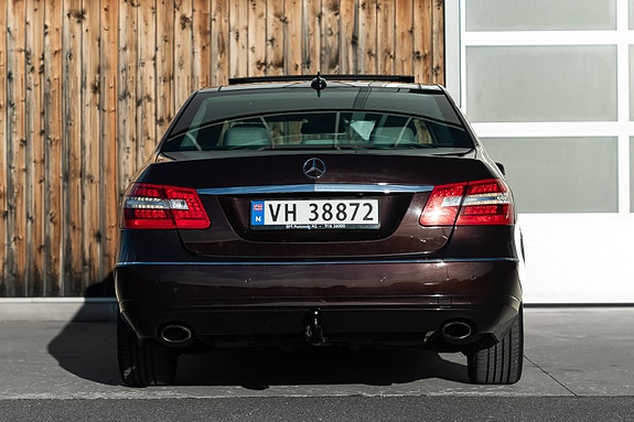 Mercedes-Benz E350 5 of 5