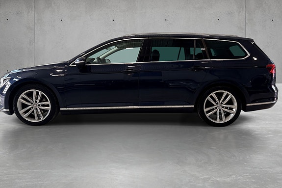Volkswagen Passat 2 of 5