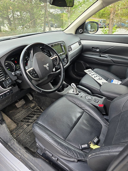 Mitsubishi Outlander 12 of 16