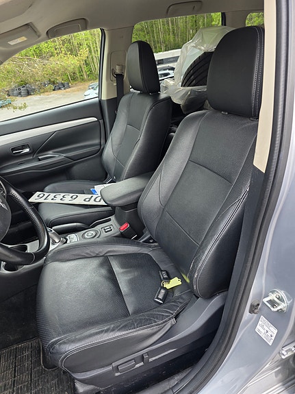 Mitsubishi Outlander 13 of 16