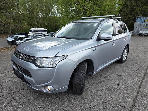 Mitsubishi Outlander 2 of 16