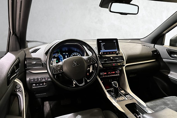 Digital instrumentering og stor infotainmentskjerm med Apple CarPlay. varmetråder i frontvinduet slik at du slipper å skrape is.