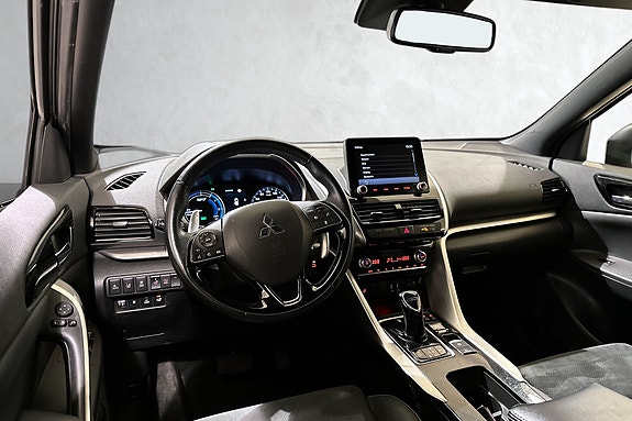 Digital instrumentering og stor infotainmentskjerm med Apple CarPlay. varmetråder i frontvinduet slik at du slipper å skrape is.