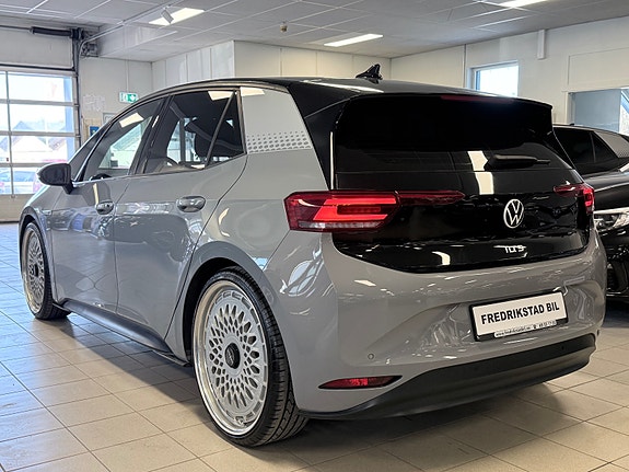Volkswagen ID.3 3 of 5