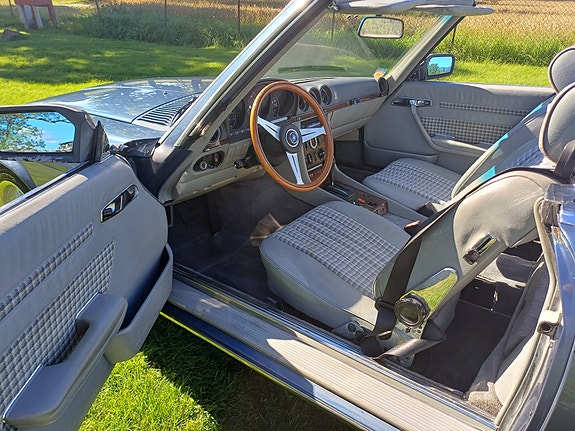 Mercedes-Benz SL280 9 of 20