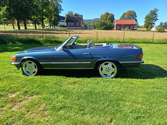 Mercedes-Benz SL280 8 of 20