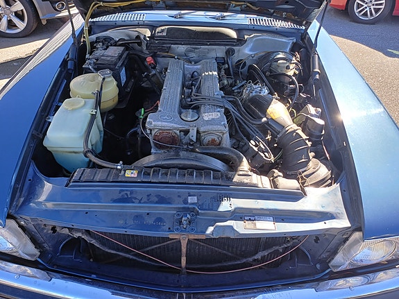 Mercedes-Benz SL280 20 of 20