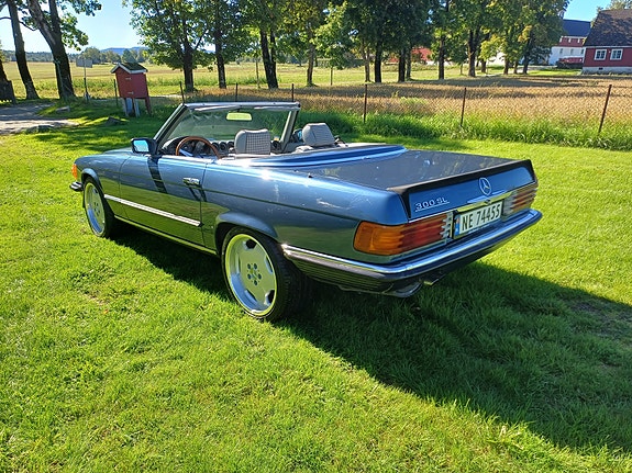 Mercedes-Benz SL280 7 of 20