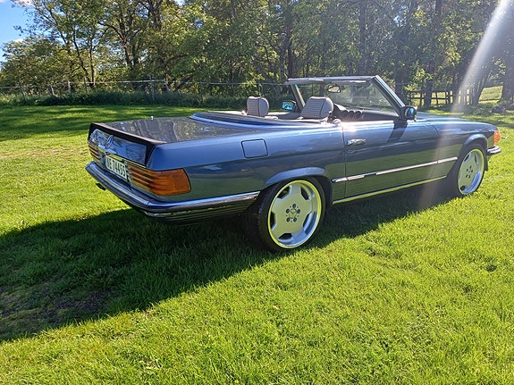 Mercedes-Benz SL280 2 of 20