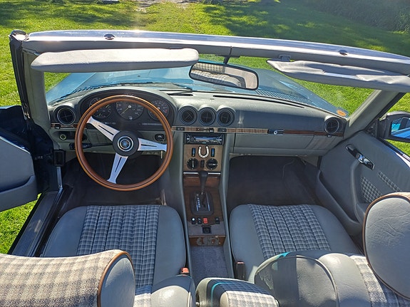 Mercedes-Benz SL280 11 of 20