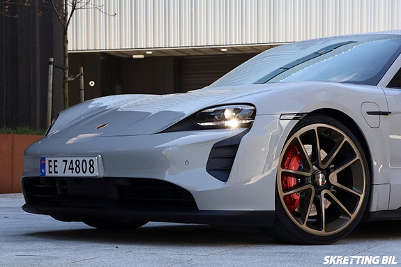 Porsche Taycan Sport Turismo 3 of 5