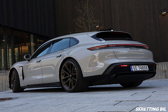 Porsche Taycan Sport Turismo 2 of 5