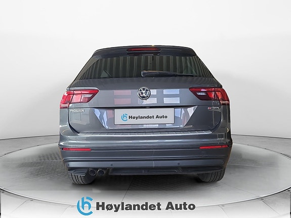 Volkswagen Tiguan 4 of 5