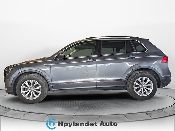 Volkswagen Tiguan 2 of 5