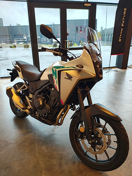 Honda NX500 3 of 6