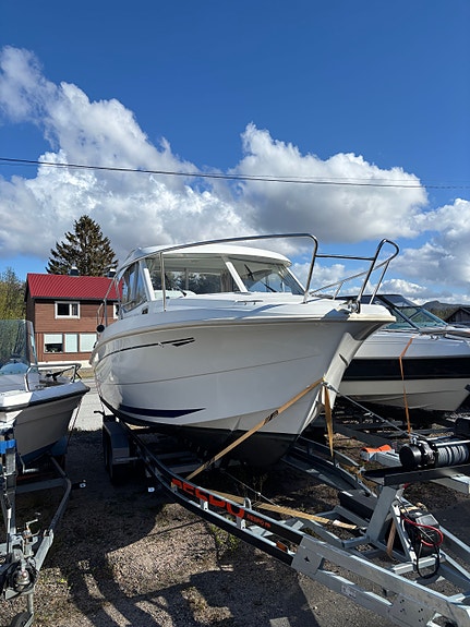 Beneteau 750