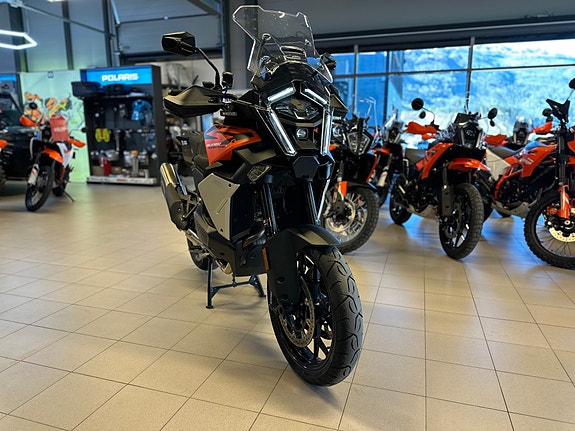 KTM 1390 Super Adventure S 3 of 6