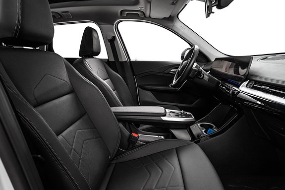 BMW iX1 17 of 19