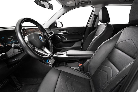 BMW iX1 9 of 19