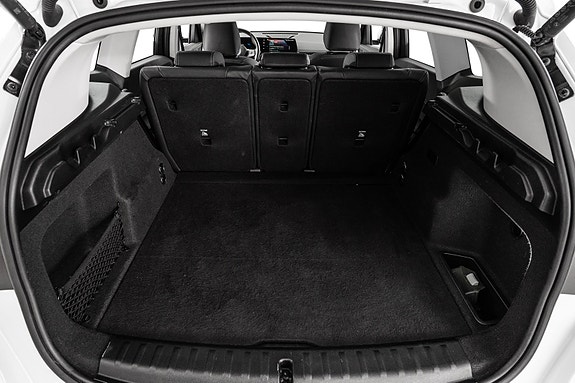 BMW iX1 6 of 19