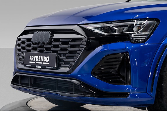 Audi SQ8 e-tron 2 of 5