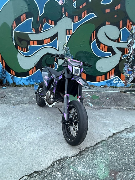 Husqvarna 701 Supermoto 2 of 12