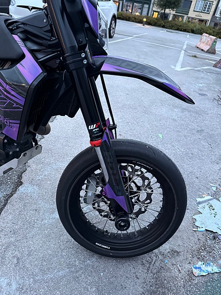 Husqvarna 701 Supermoto 8 of 12