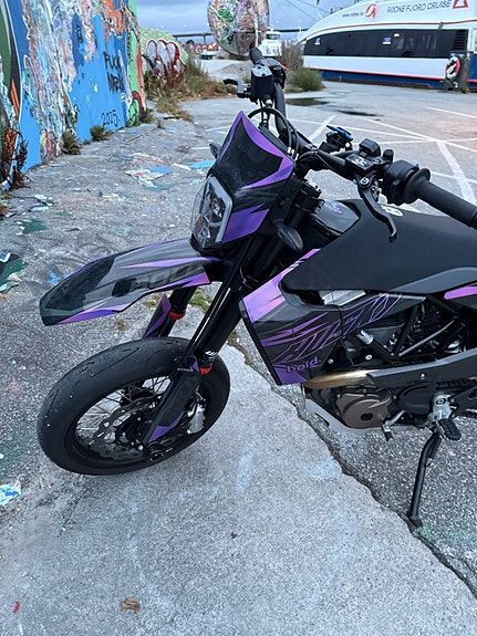 Husqvarna 701 Supermoto 10 of 12