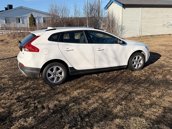 Volvo V40 Cross Country 3 of 5