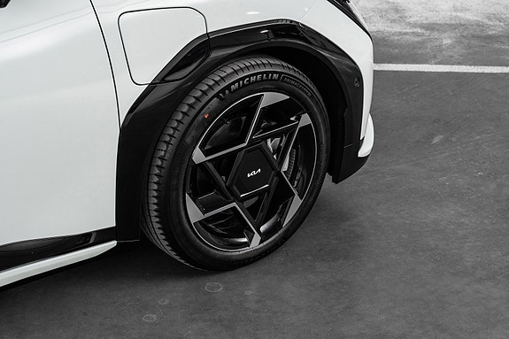 Kia EV4 11 of 27