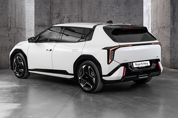 Kia EV4 5 of 27