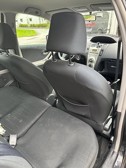 Toyota Yaris 8 of 8