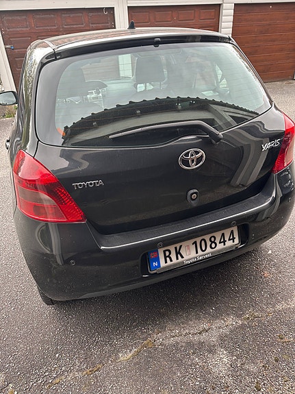 Toyota Yaris 6 of 8