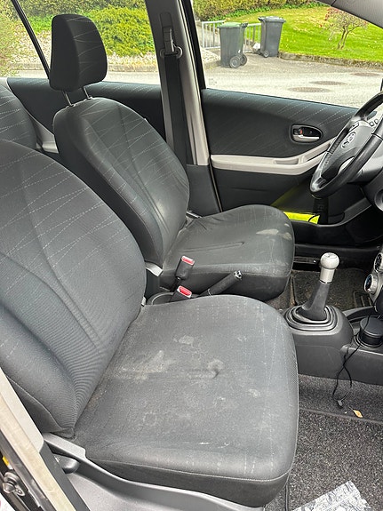 Toyota Yaris 7 of 8